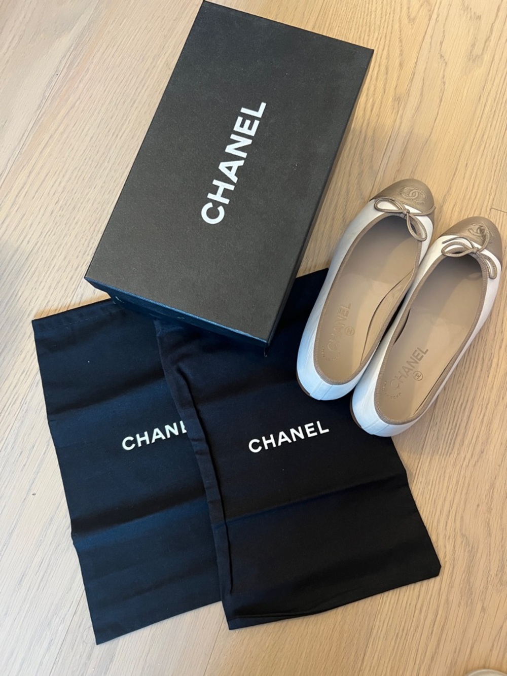 Chanel ballet flats white leather gold cap toe. (EU 38.5/US 8) - Picture 11 of 12